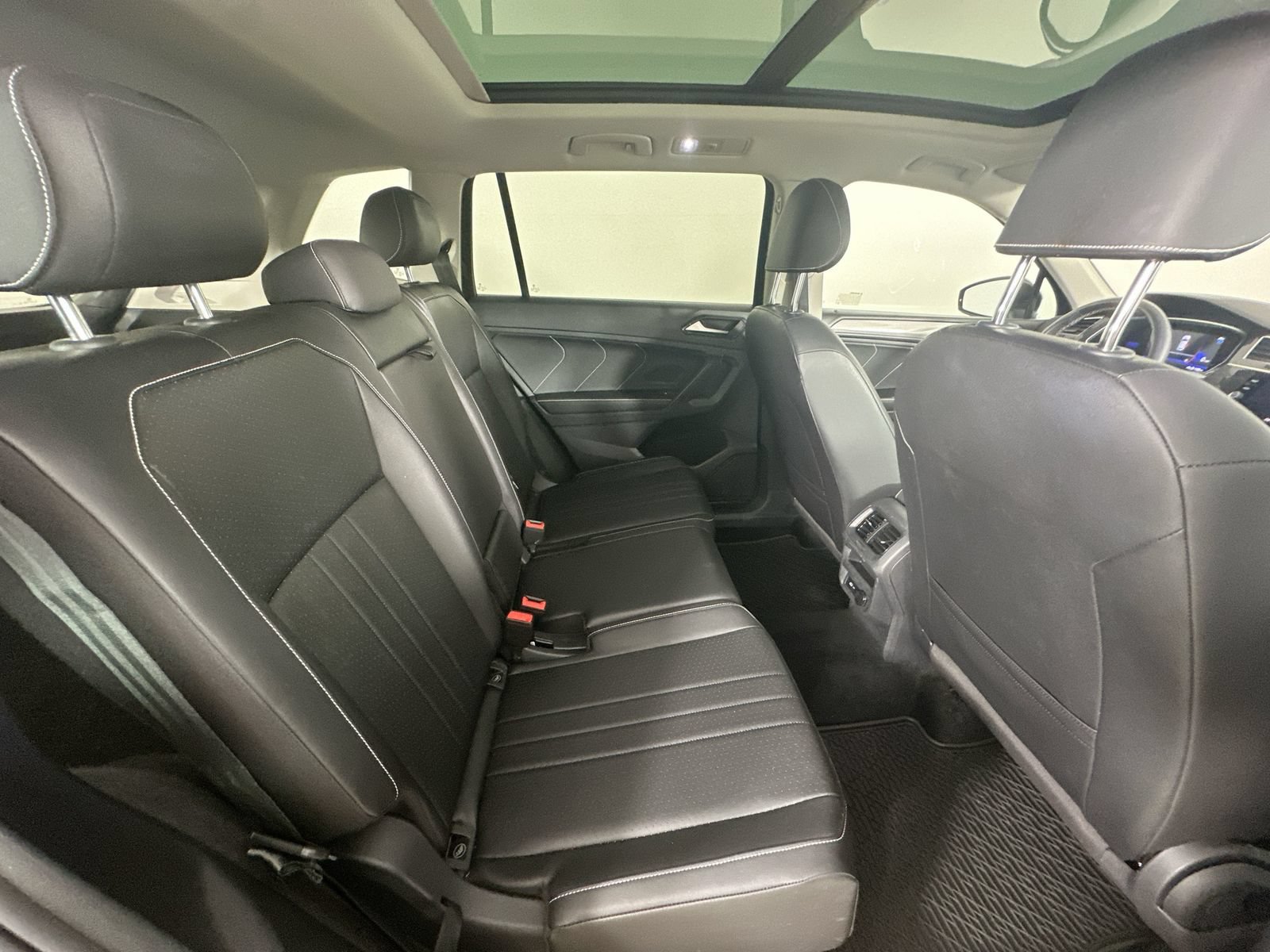 Certified 2023 Volkswagen Tiguan SE w/ Panoramic Sunroof Package AWD/4WD image 43