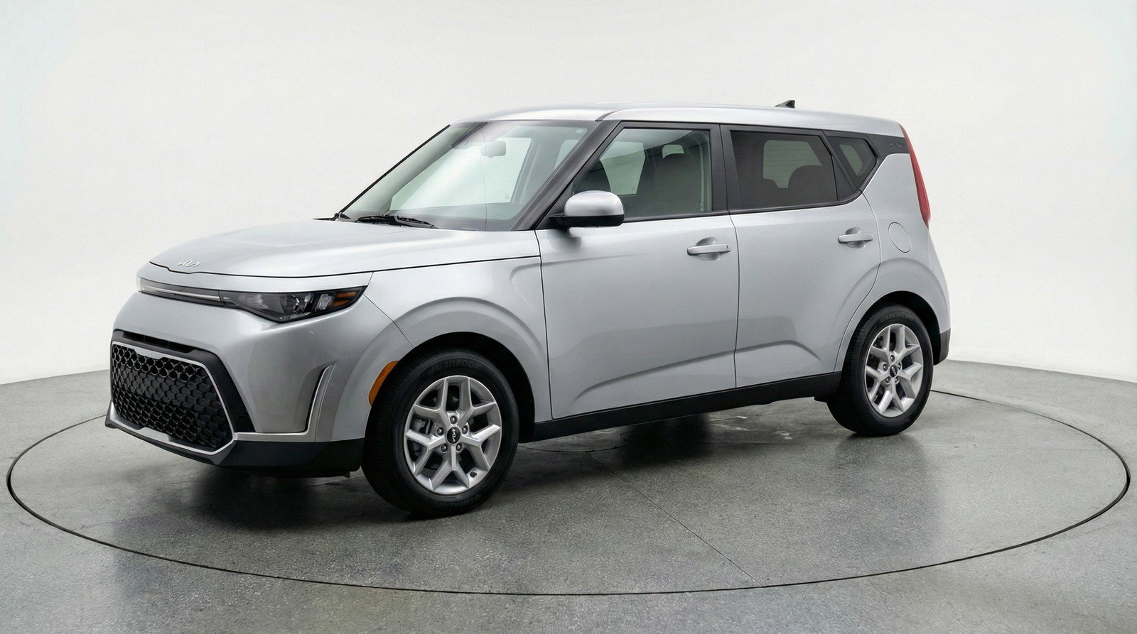 Used 2025 Kia Soul LX w/ LX Technology Package image 3