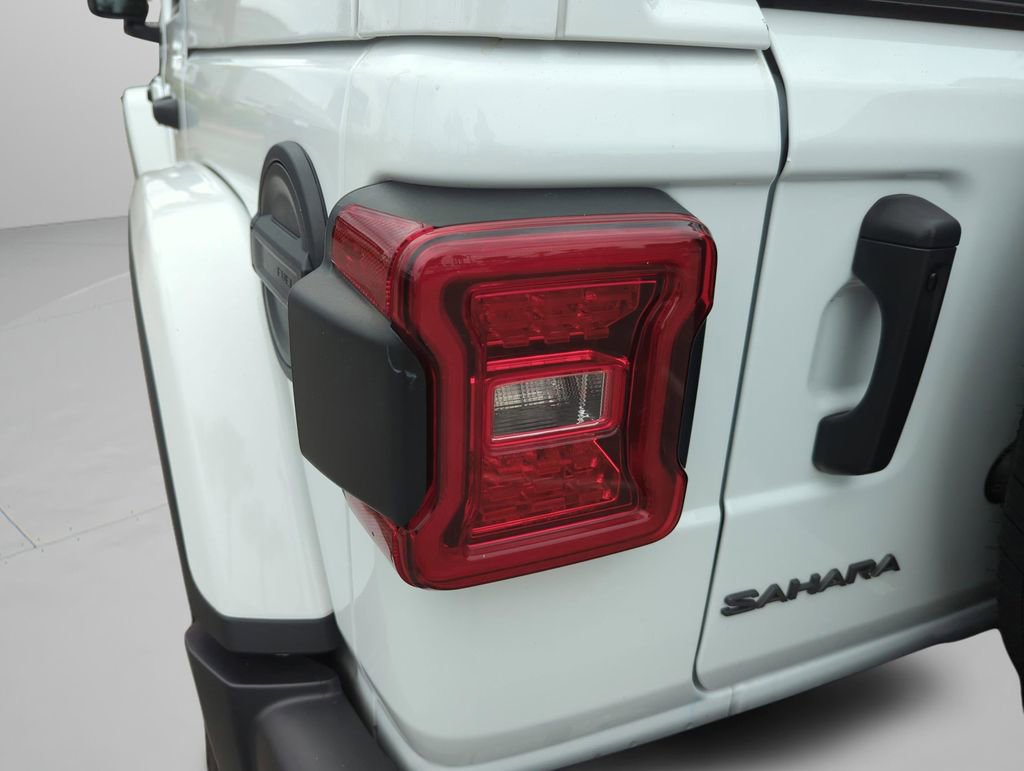 Used 2025 Jeep Wrangler Unlimited Sahara AWD/4WD image 45
