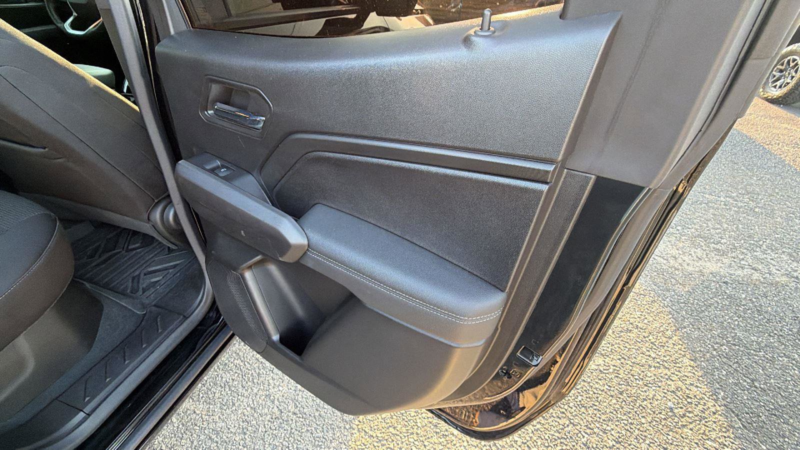 Certified 2023 Chevrolet Colorado LT w/ LT Convenience Package II RWD image 17