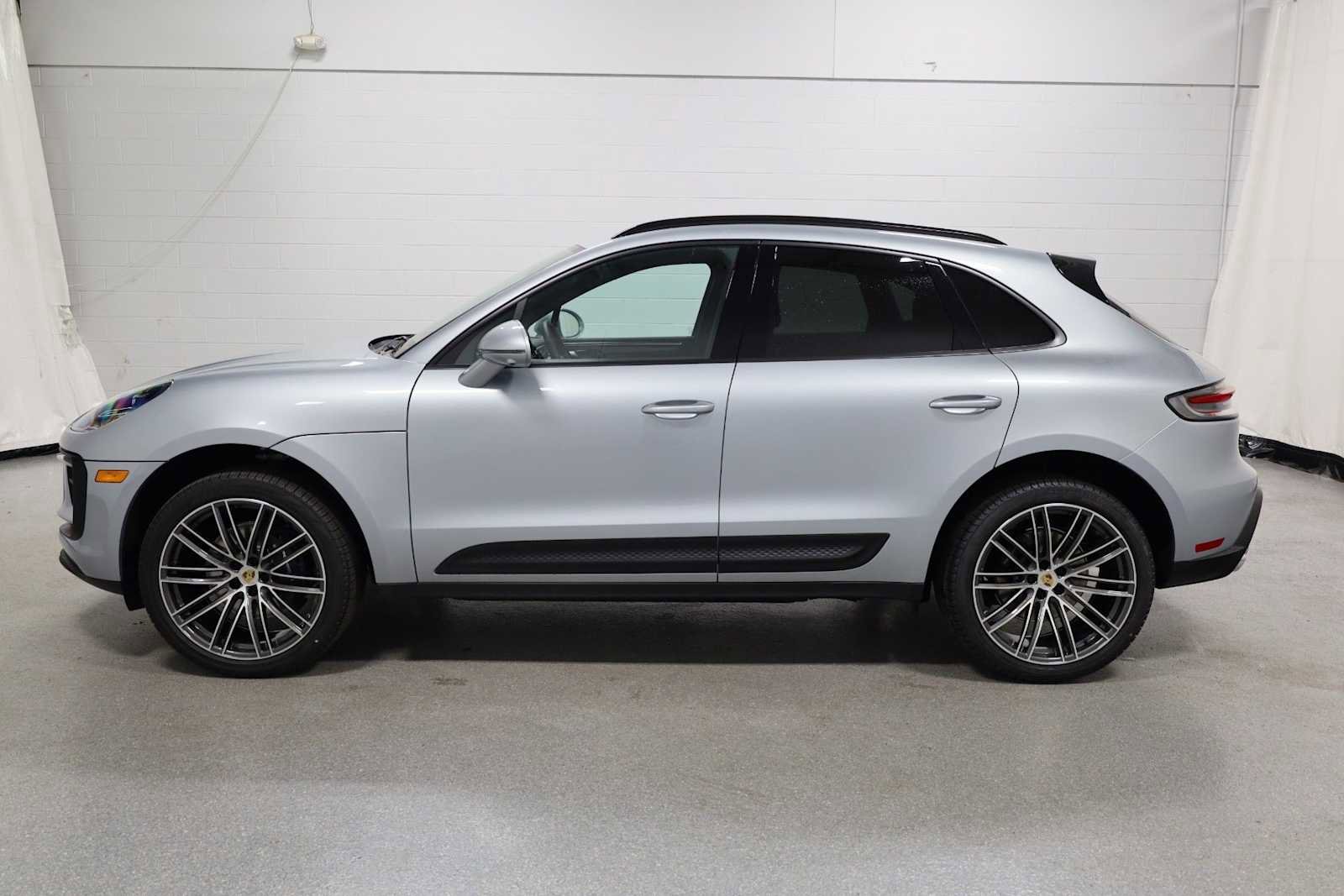 New 2026 Porsche Macan image 2