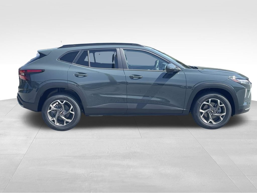 New 2026 Chevrolet Trax LT w/ Driver Confidence Package FWD image 2