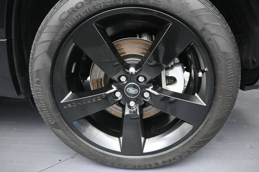 Used 2024 Land Rover Defender 130 X-Dynamic SE AWD/4WD image 9