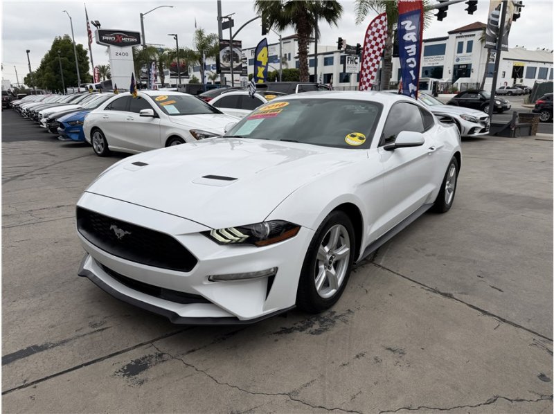 Used 2018 Ford Mustang Coupe RWD image 3