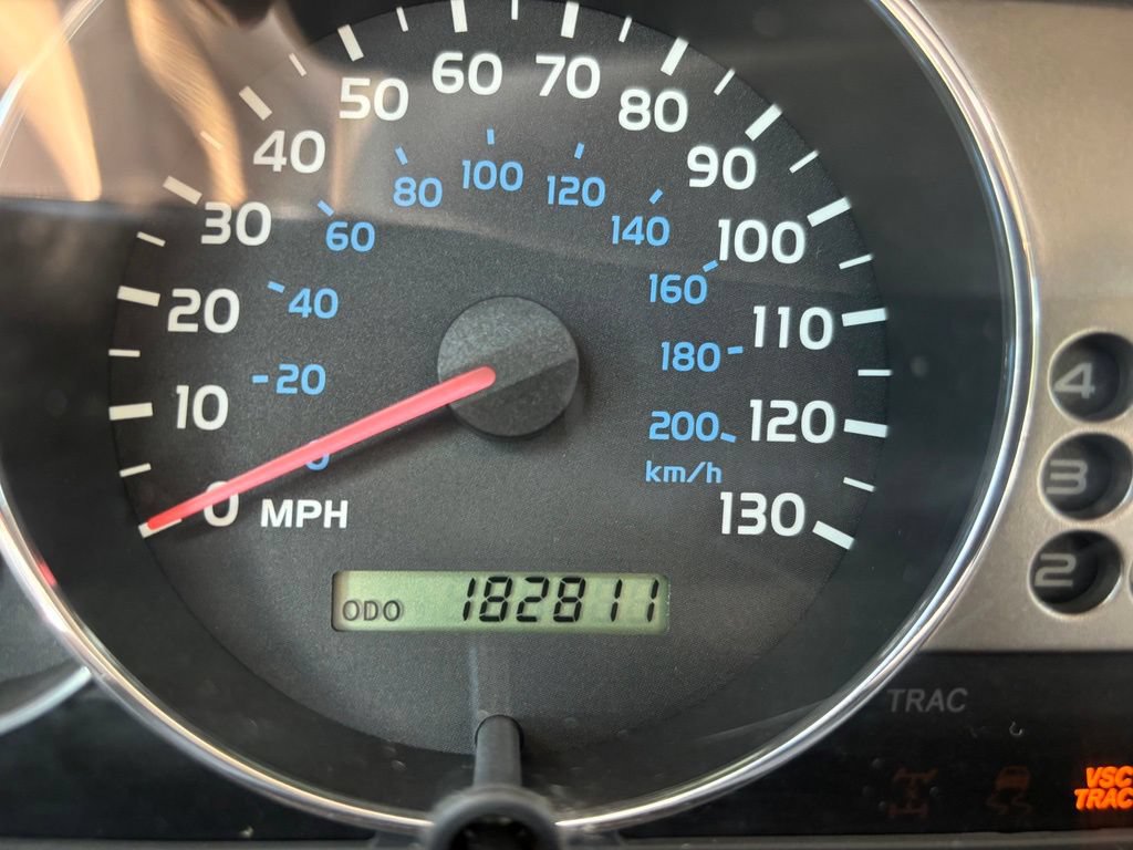 Used 2004 Toyota Land Cruiser w/ Convenience Pkg AWD/4WD image 36