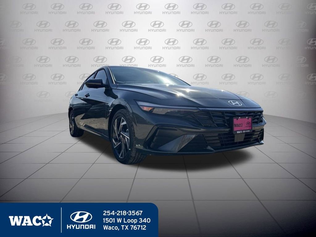 Used 2025 Hyundai Elantra SEL w/ Cargo Package image 3