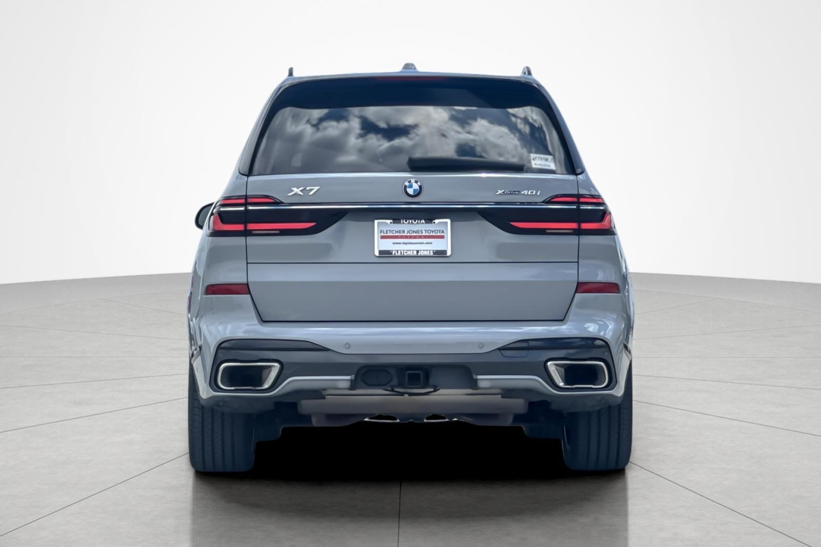 Used 2023 BMW X7 xDrive40i w/ M Sport Package AWD/4WD image 4
