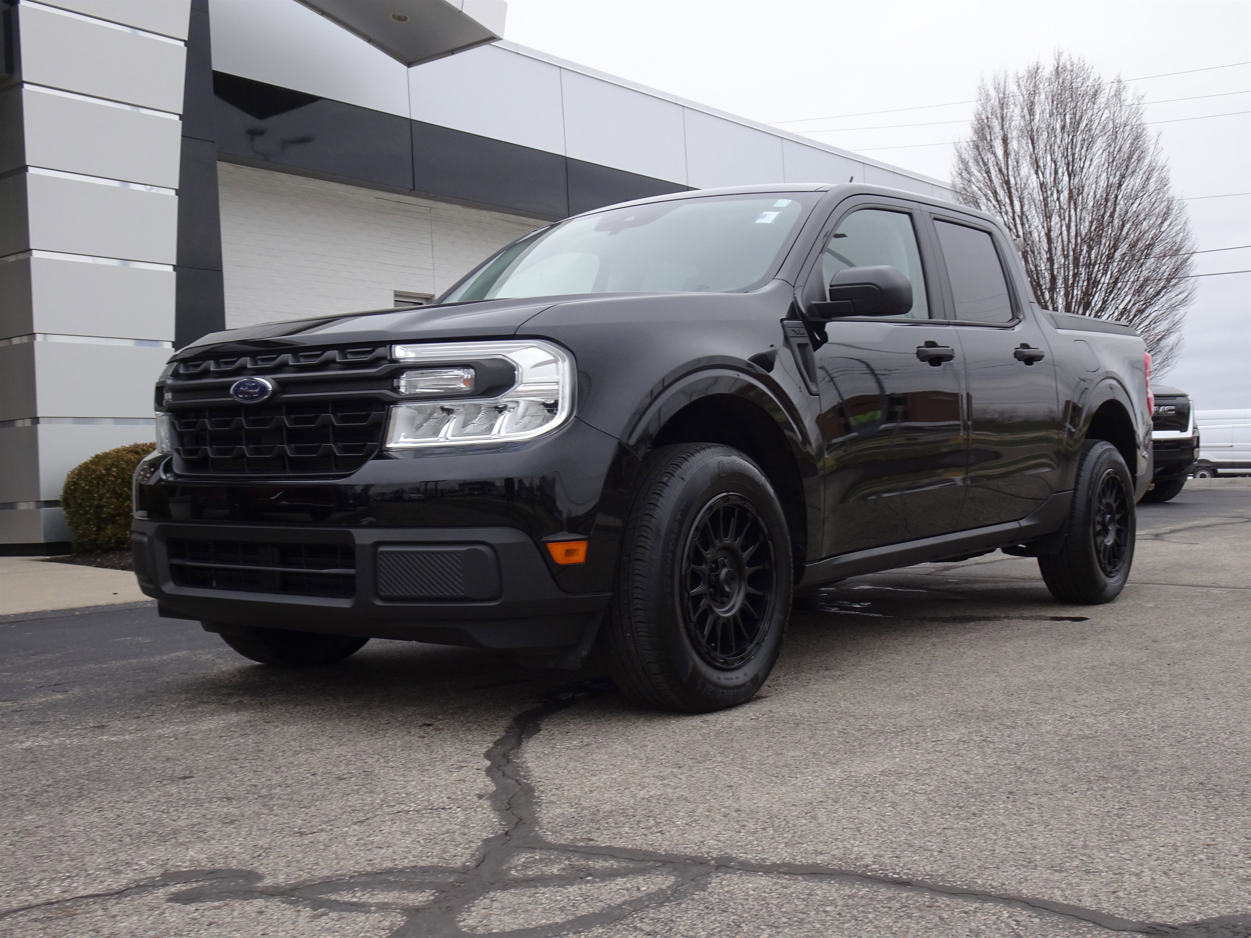 Used 2024 Ford Maverick XL image 2