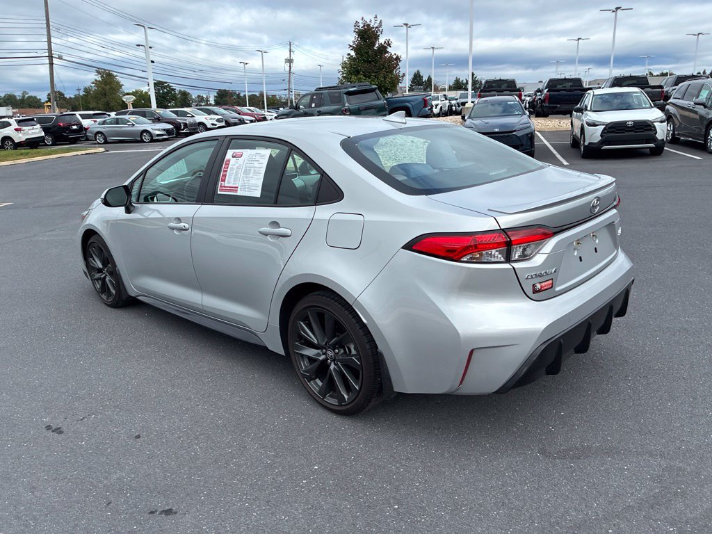 Used 2025 Toyota Corolla SE FWD image 12
