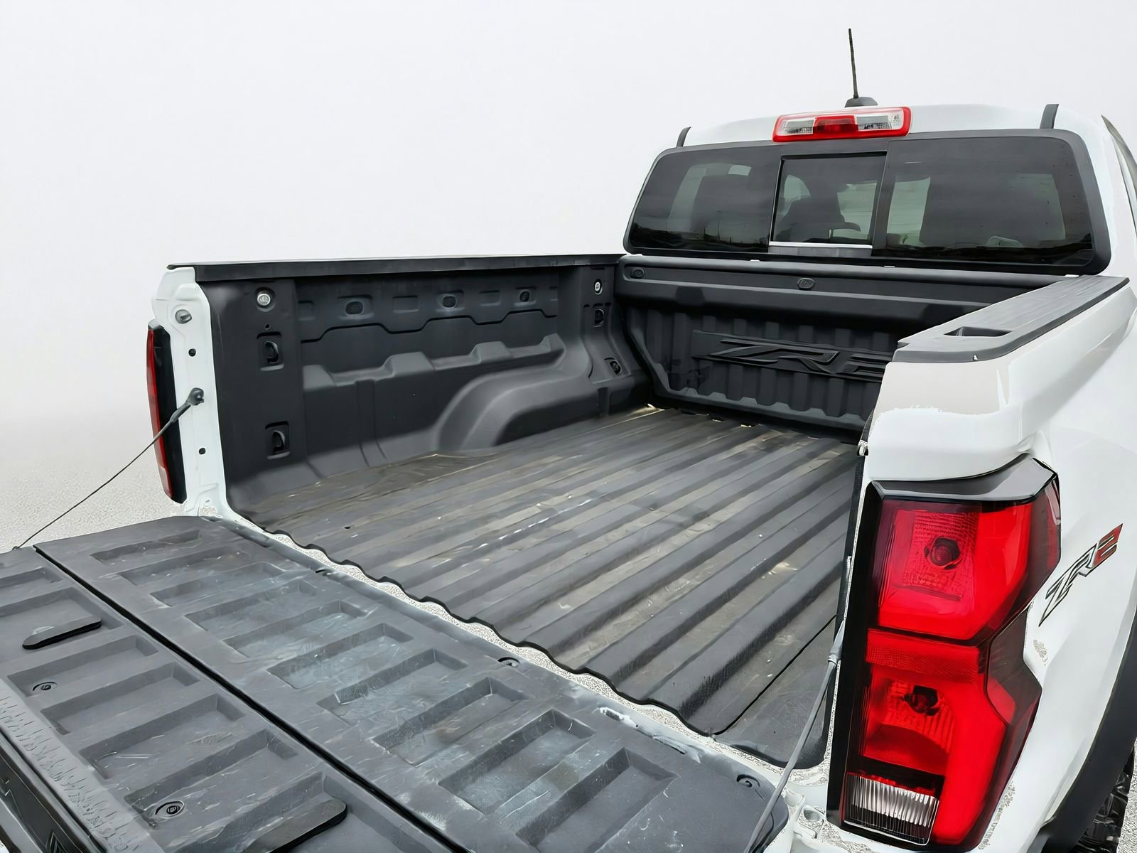 Used 2024 Chevrolet Colorado ZR2 w/ Technology Package AWD/4WD image 32