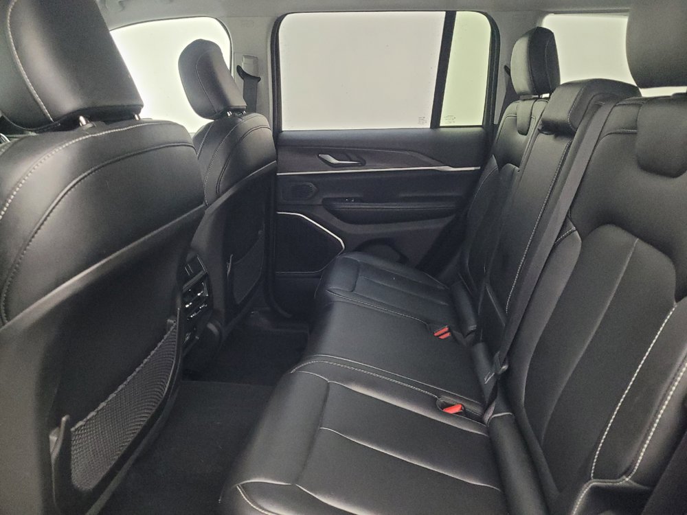 Used 2023 Jeep Grand Cherokee Limited AWD/4WD image 18