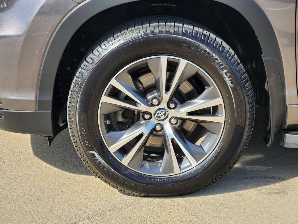 Used 2016 Toyota Highlander XLE FWD image 10