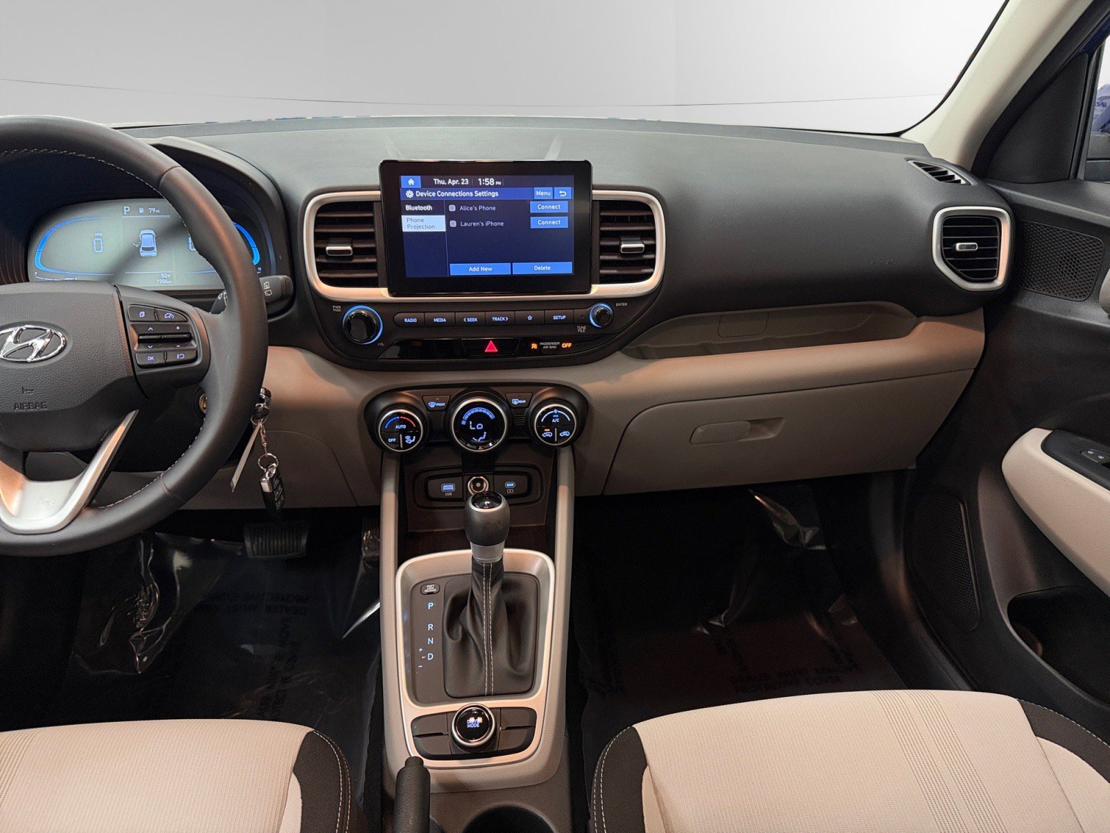 Used 2023 Hyundai Venue SEL w/ Cargo Package FWD image 11