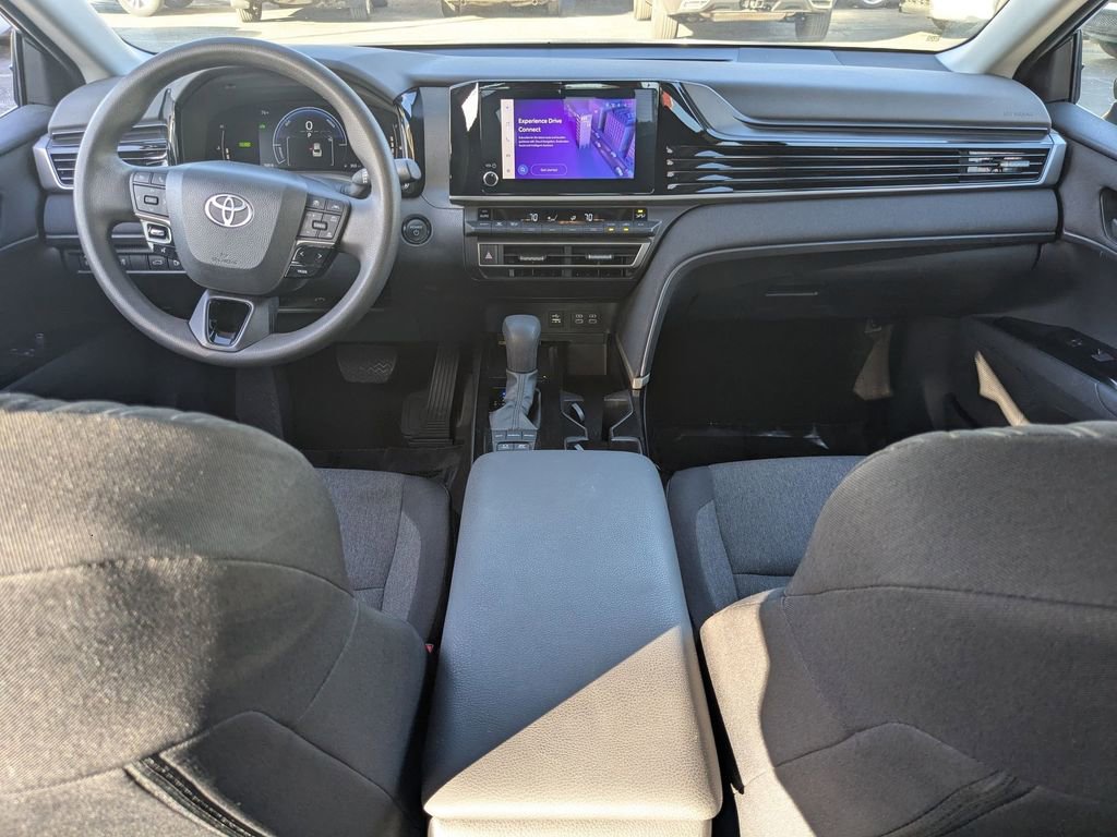 Used 2025 Toyota Camry LE image 28