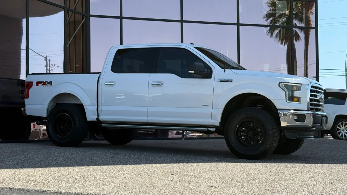 Used 2016 Ford F150 XLT w/ Equipment Group 302A Luxury AWD/4WD image 16