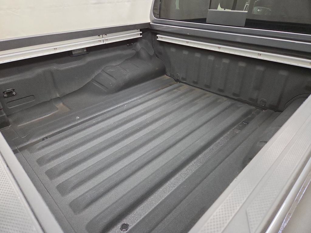 Used 2025 Nissan Frontier SV w/ SV Convenience Package AWD/4WD image 5
