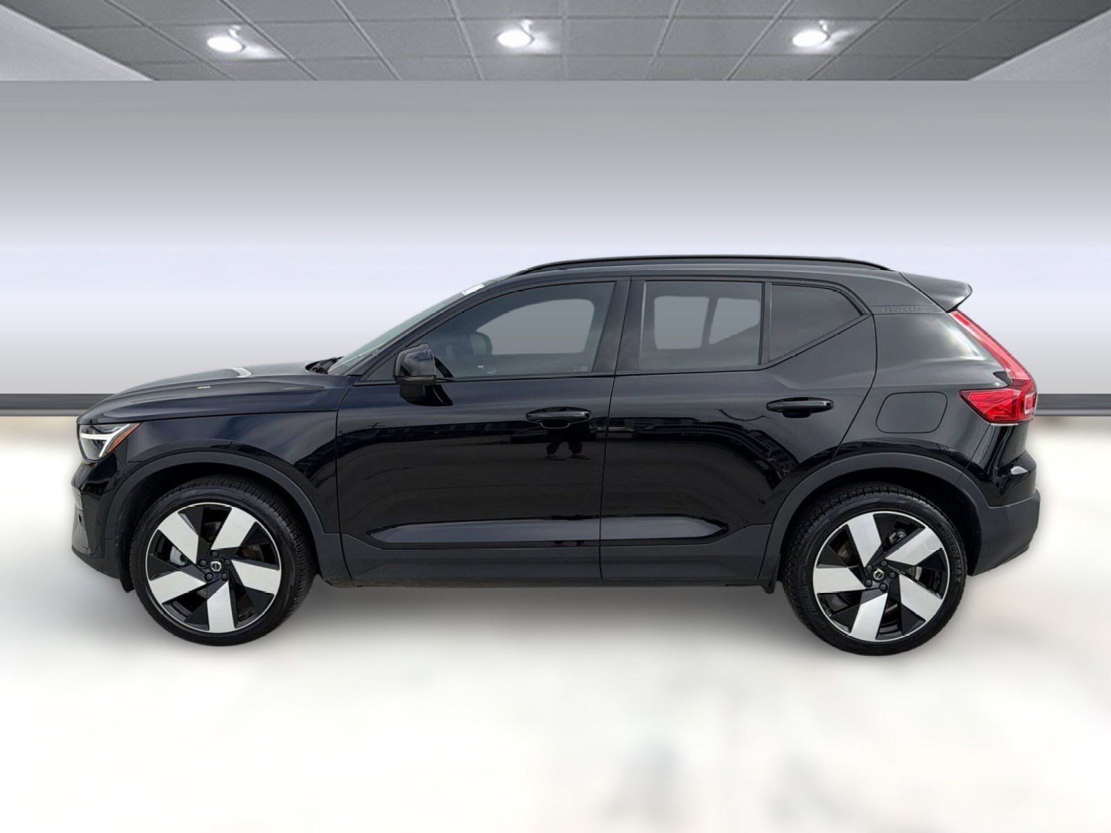 Used 2023 Volvo XC40 Recharge Ultimate AWD/4WD image 2
