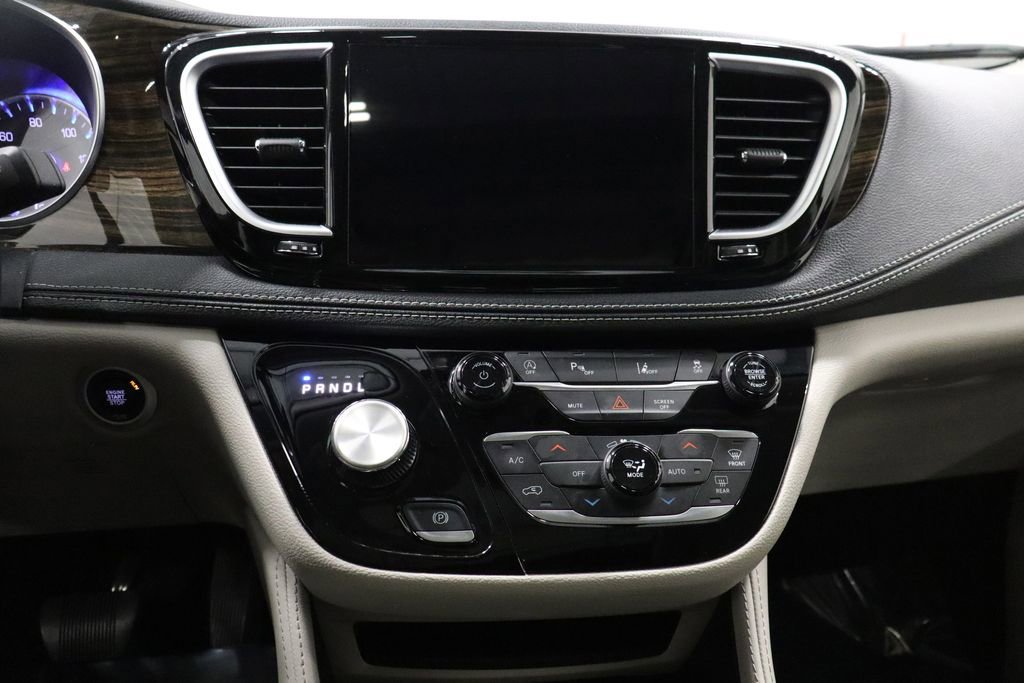 Used 2023 Chrysler Pacifica Limited image 21