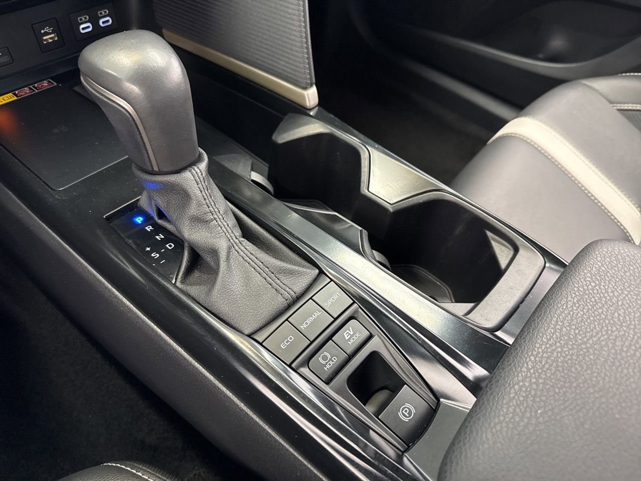 Used 2025 Toyota Camry SE w/ Convenience Package image 28