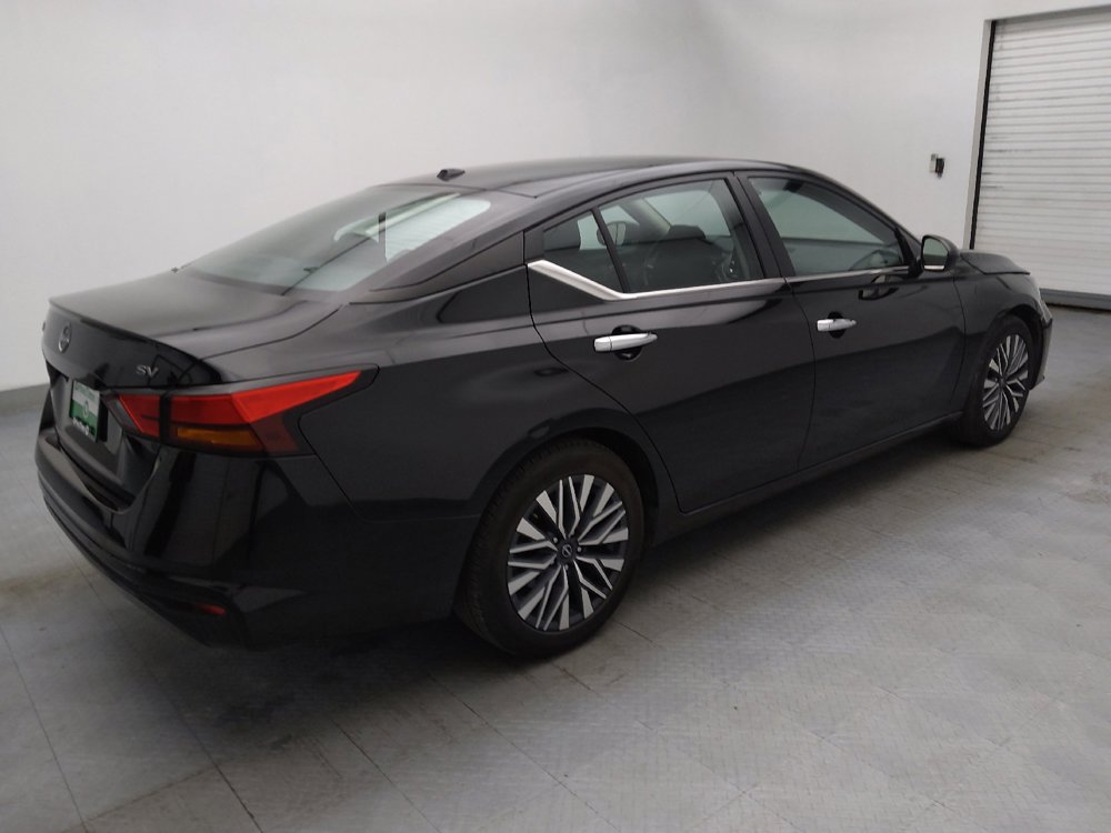 Used 2024 Nissan Altima 2.5 SV image 10