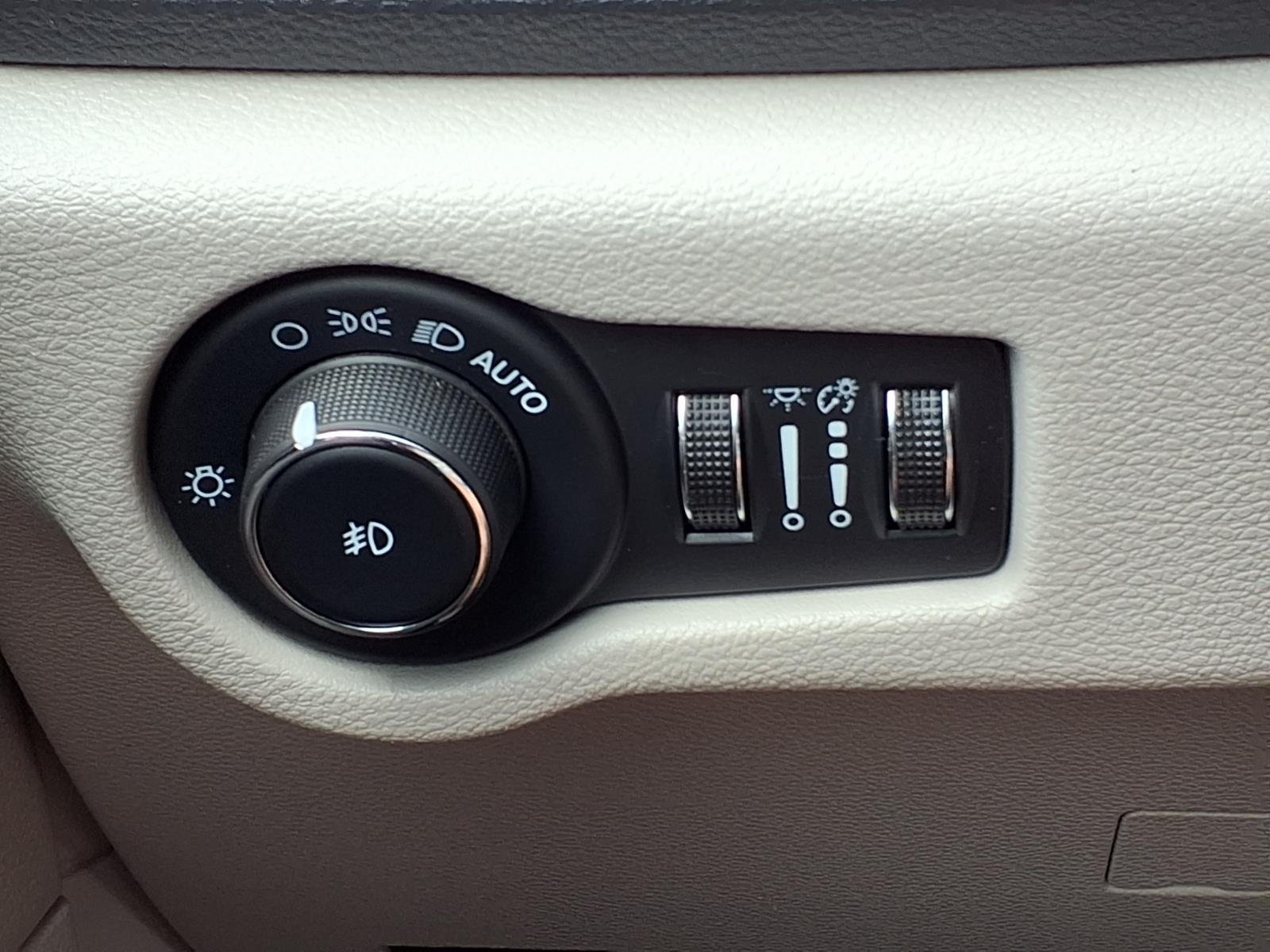 Certified 2023 Chrysler Pacifica Limited FWD image 22