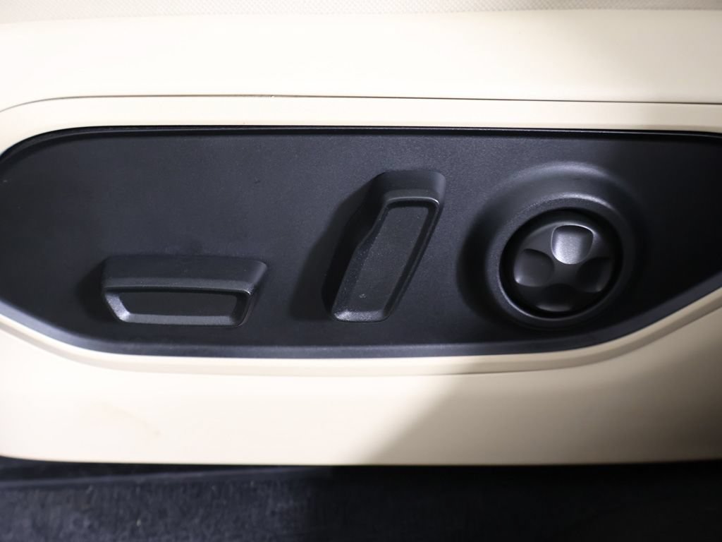 Used 2023 Jeep Grand Cherokee L Limited AWD/4WD image 36