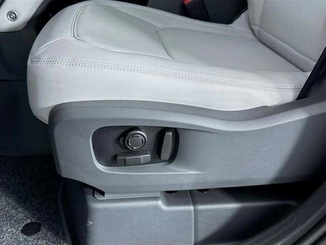 Used 2026 Land Rover Defender 110 X-Dynamic SE image 22