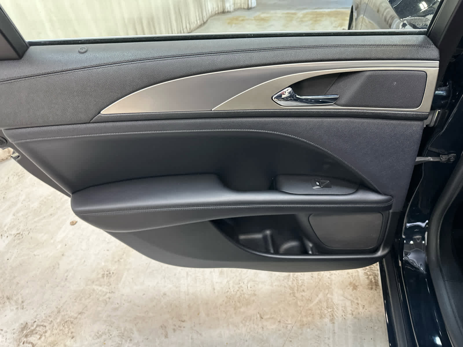 Used 2020 Lincoln MKZ AWD w/ Convenience Package image 28