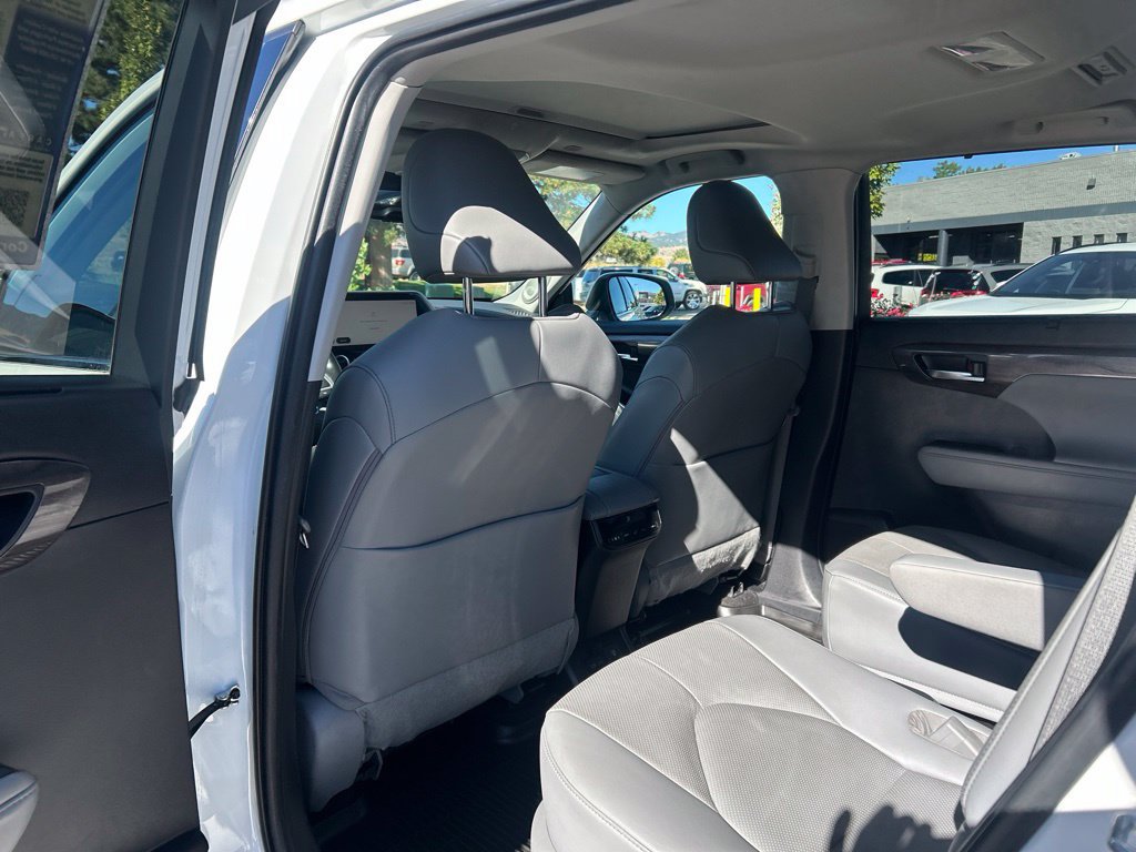 Used 2023 Toyota Highlander Limited AWD/4WD image 21