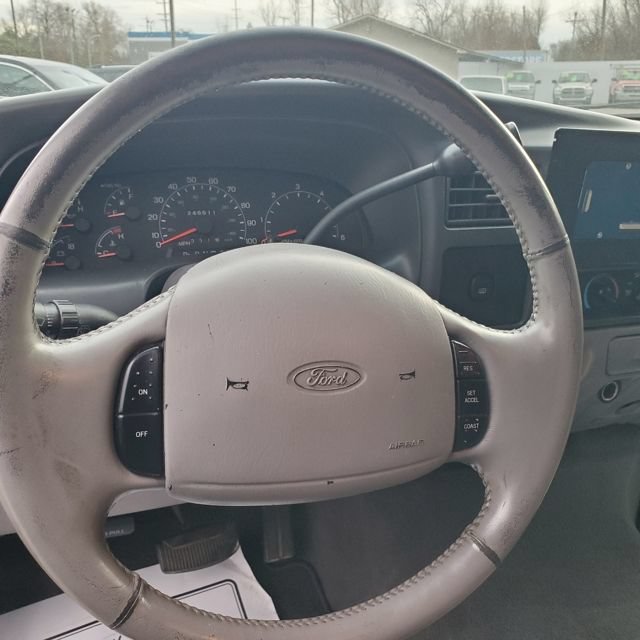 Used 2001 Ford Excursion XLT RWD image 16