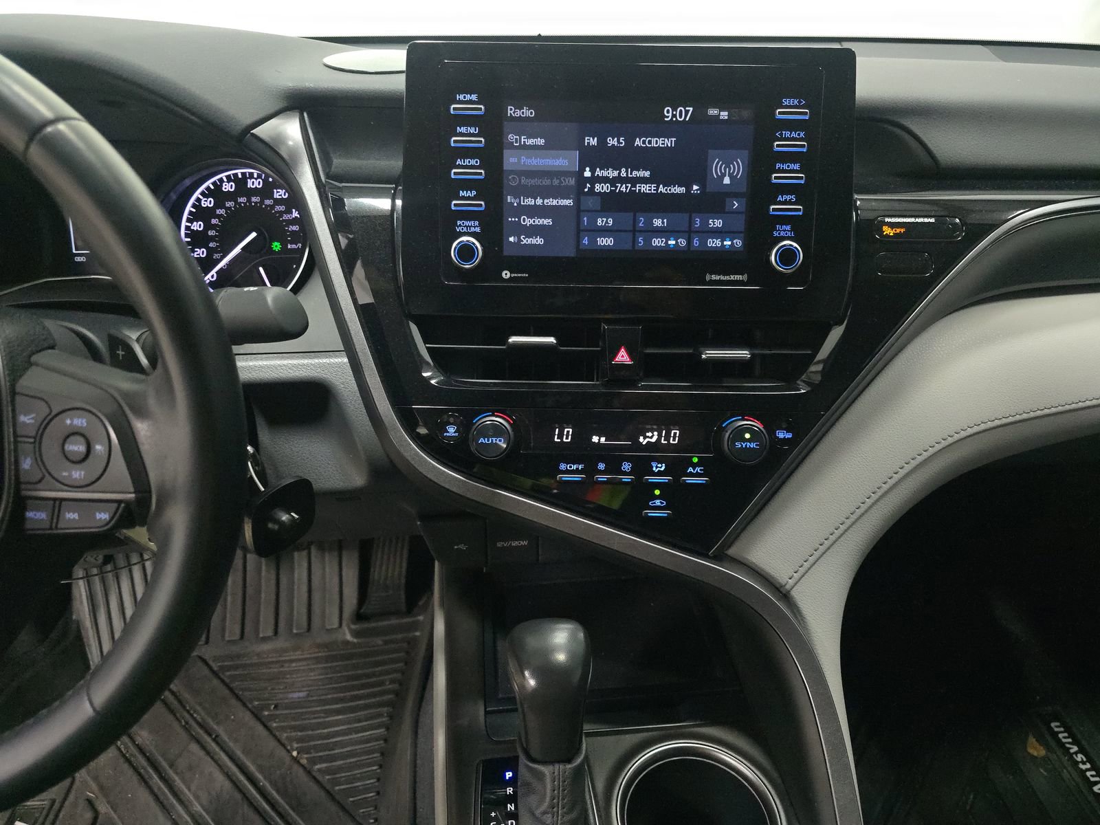 Used 2023 Toyota Camry SE image 9