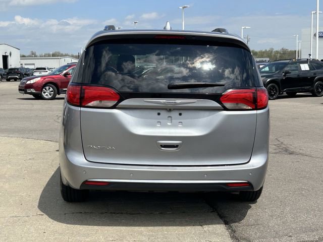 Used 2020 Chrysler Pacifica Touring-L FWD image 6