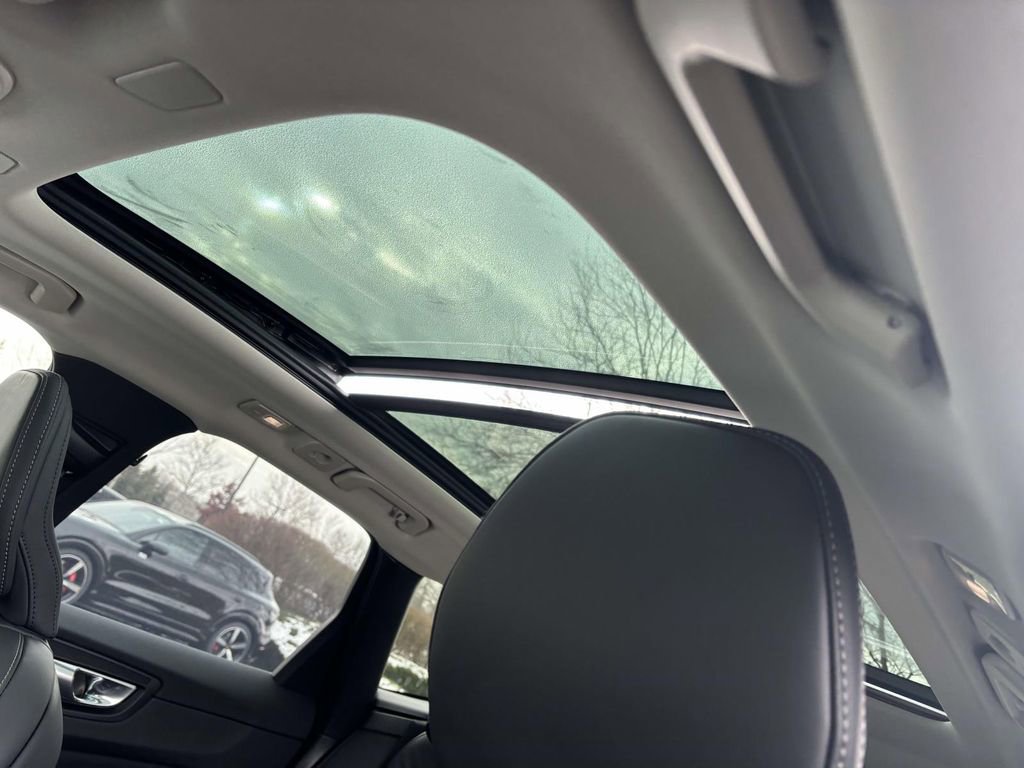 New 2026 Volvo XC60 B5 Ultra w/ Protection Package Premier image 24