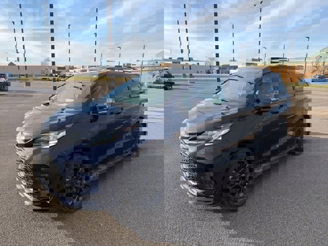 Used 2025 Toyota Sienna XSE image 2