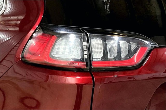 Used 2021 Jeep Cherokee Latitude Lux w/ Comfort/Convenience Group image 8