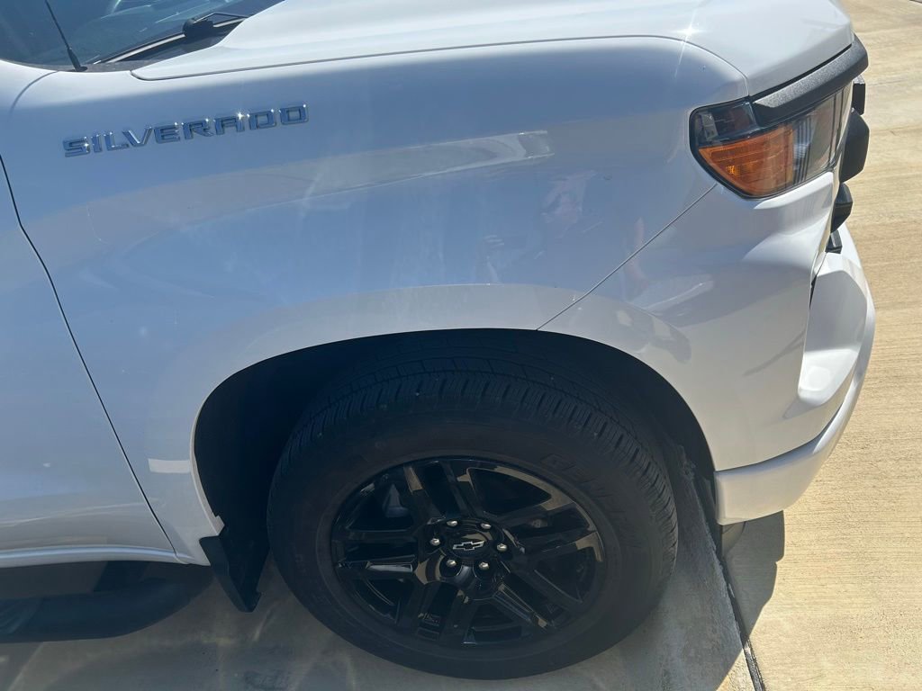 Used 2023 Chevrolet Silverado 1500 Custom image 2