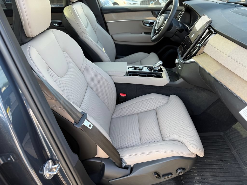 New 2026 Volvo XC90 T8 Ultra w/ Protection Package Premier AWD/4WD image 9