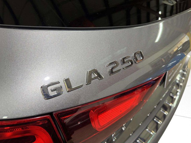 Used 2021 Mercedes-Benz GLA 250 4MATIC w/ Premium Package image 18