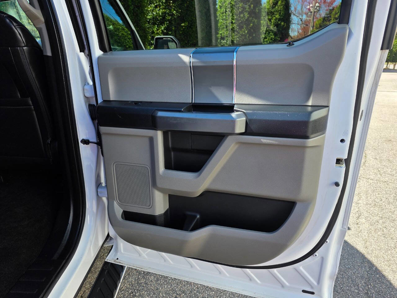 Used 2015 Ford F150 XLT w/ Equipment Group 301A Mid image 30