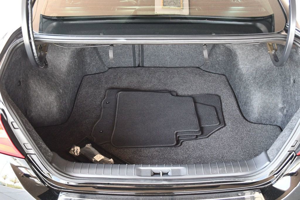 Used 2016 Nissan Altima 2.5 SL w/ Moonroof Package FWD image 16