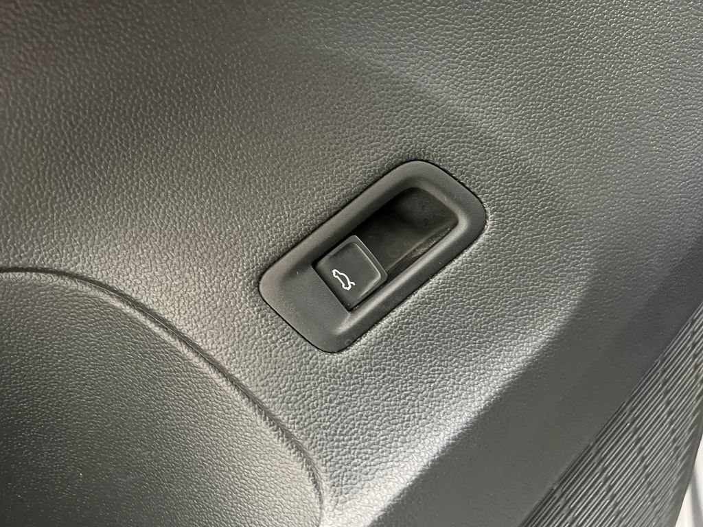 Used 2025 Volkswagen Atlas SE FWD image 16