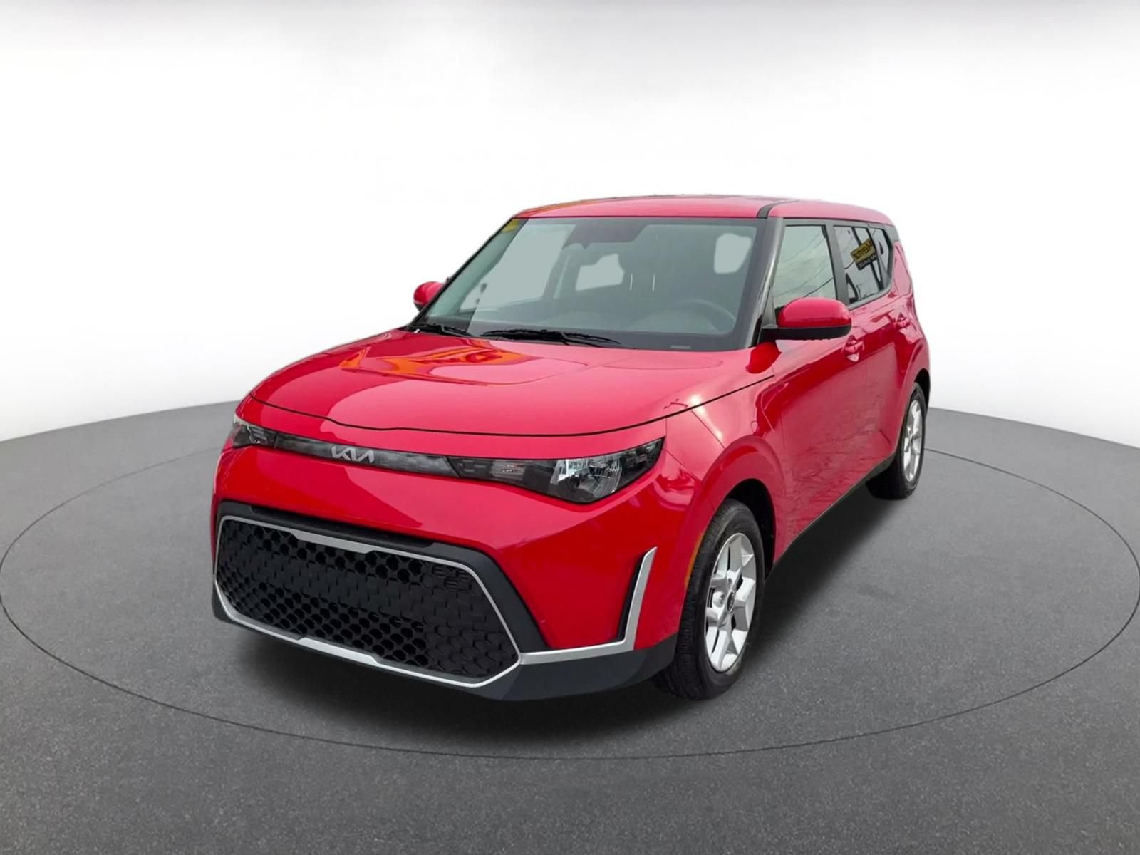 Used 2025 Kia Soul LX w/ LX Technology Package FWD image 6