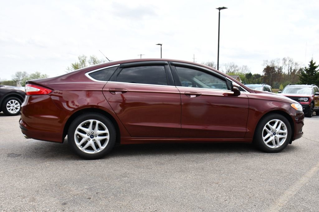 Used 2016 Ford Fusion SE w/ Equipment Group 202A FWD image 7