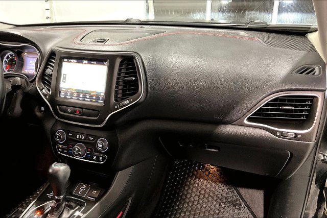 Used 2019 Jeep Cherokee Trailhawk w/ Comfort & Convenience Group AWD/4WD image 36