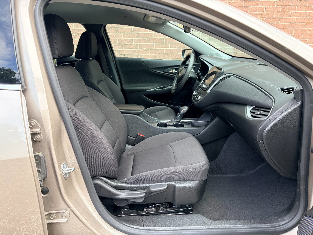 Used 2023 Chevrolet Malibu LT FWD image 20