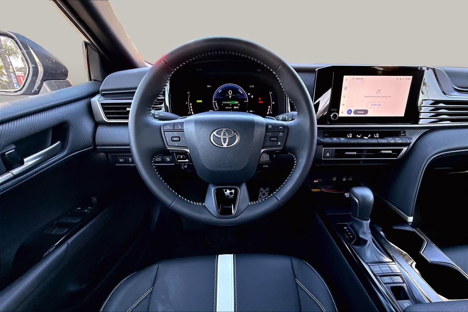 Used 2026 Toyota Camry SE FWD image 5