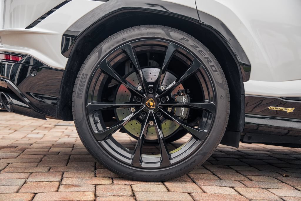 Used 2024 Lamborghini Urus S AWD/4WD image 14