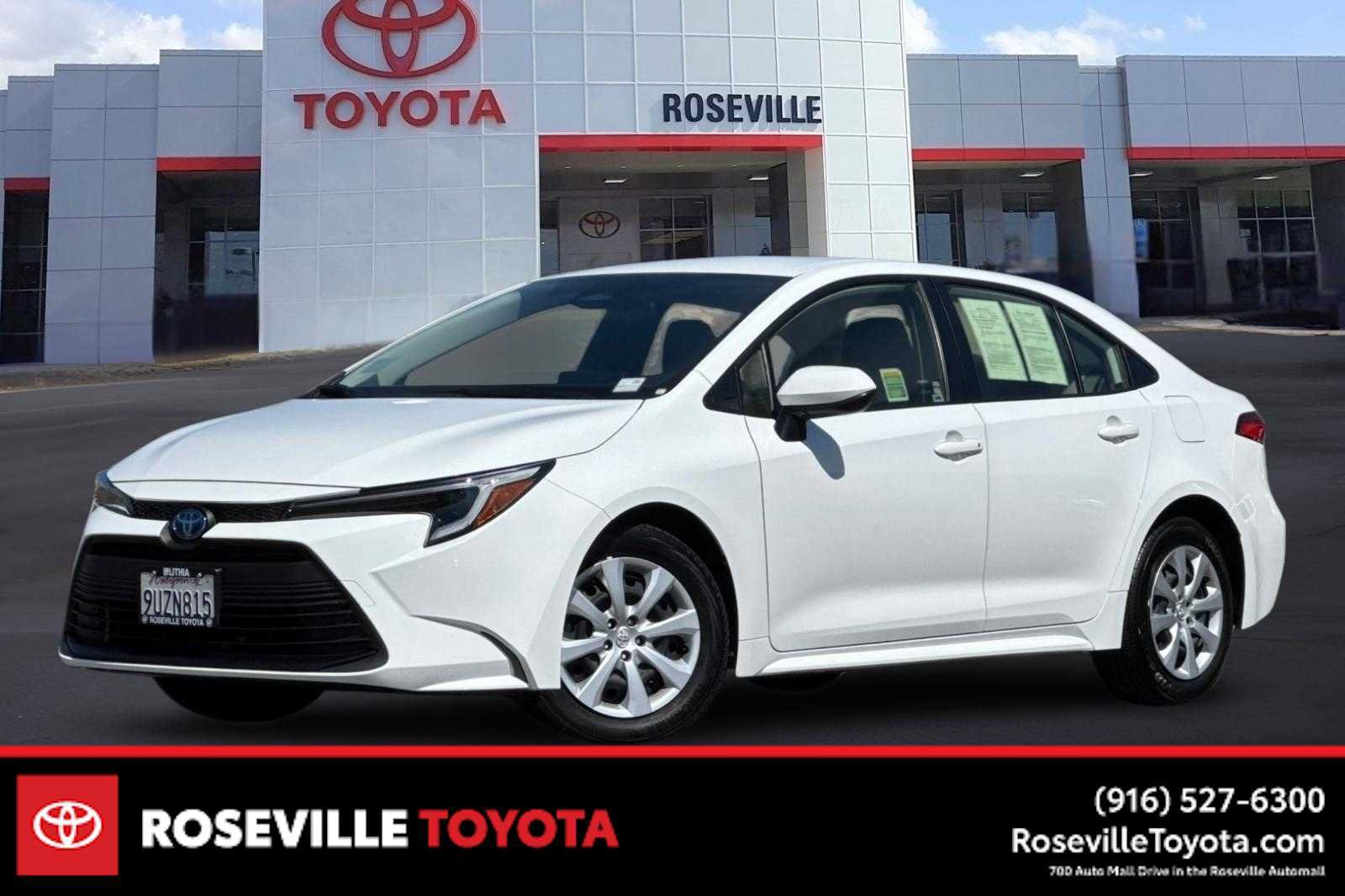 Certified 2025 Toyota Corolla LE FWD image 1