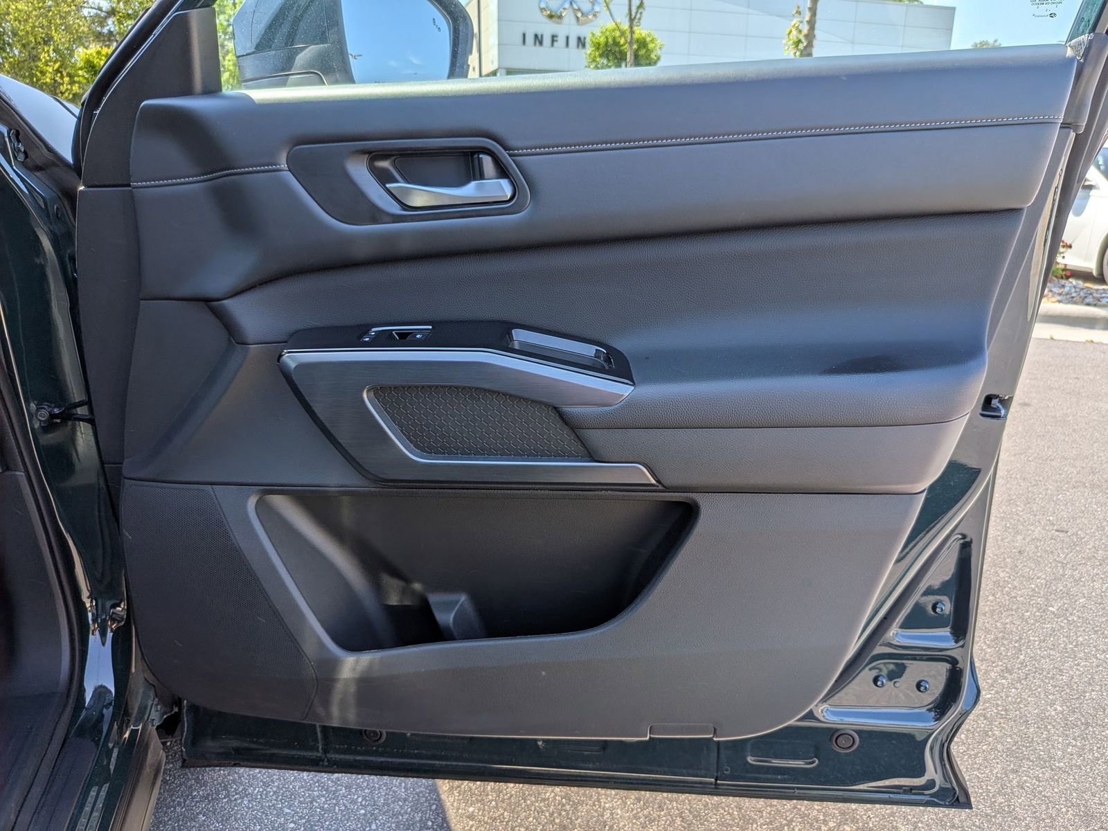 Used 2024 Nissan Pathfinder SL AWD/4WD image 36