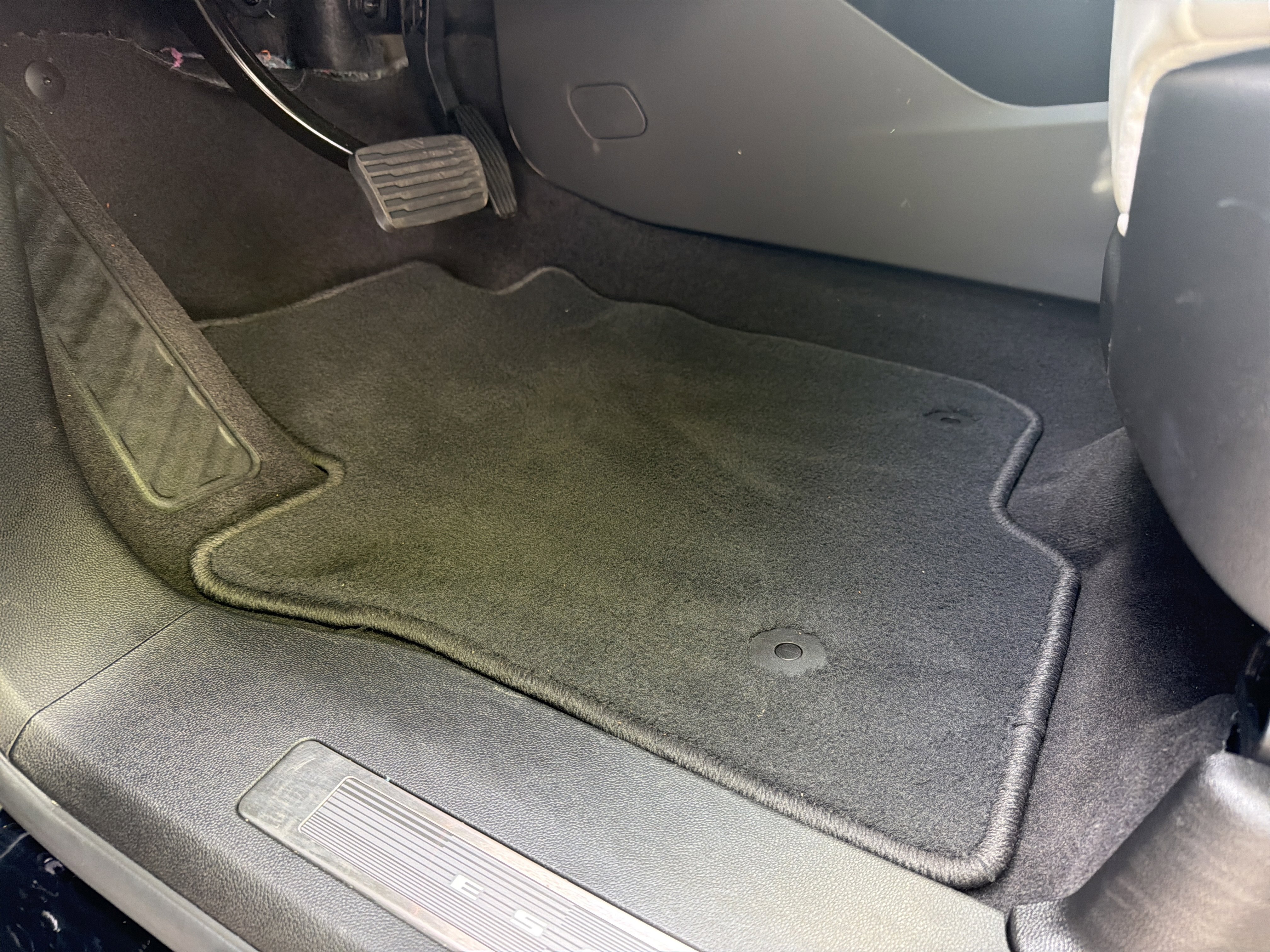 Used 2025 Cadillac Escalade Premium Luxury Platinum image 17